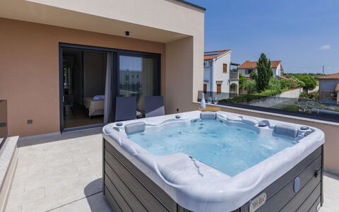 Prudensia: Proprietà, Costruzione, Finestra, Acqua, Piscina, Architettura, Pianta, Rettangolo, Cielo, Tempo Libero