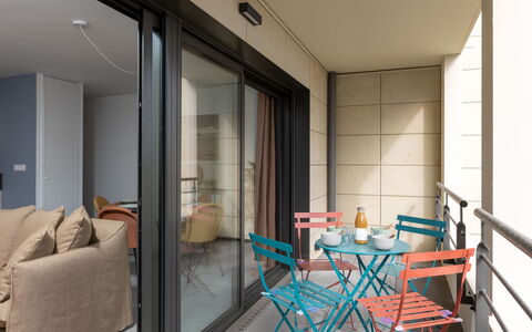 Dinard 219: Tavolo, Mobilia, Acqua, Proprietà, Cielo, Costruzione, Nube, Sedia, Tavolo Esterno, Mobili Da Esterno