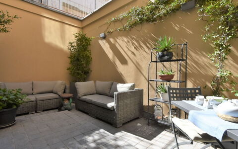 Brera Terrace Apartment: Cielo, Pianta, Nube, Natura, Albero, Paesaggio Naturale, Lotto, Paesaggio, Tempo Libero, Erba