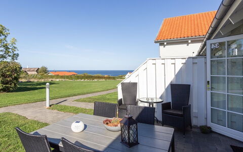 Thamina - 400M from the Sea: Mobilia, Interior Design, Pavimentazione, Legna, Pavimento, Soffitto, Pavimento In Legno, Sedia, Tavolo, Illuminazione