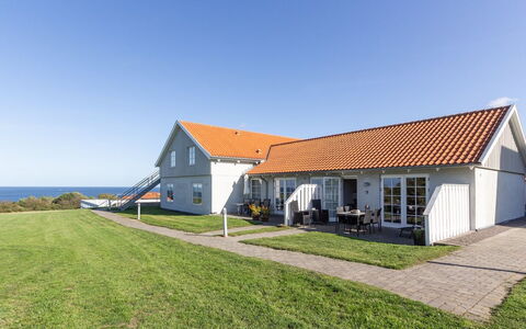 Thamina - 400M from the Sea: Mobilia, Interior Design, Pavimentazione, Legna, Pavimento, Soffitto, Pavimento In Legno, Sedia, Tavolo, Illuminazione