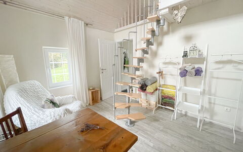Tiny Lavender House: Mobilia, Proprietà, Tavolo, Sedia, Costruzione, Legna, Interior Design, Pavimentazione, Pavimento, Latifoglie