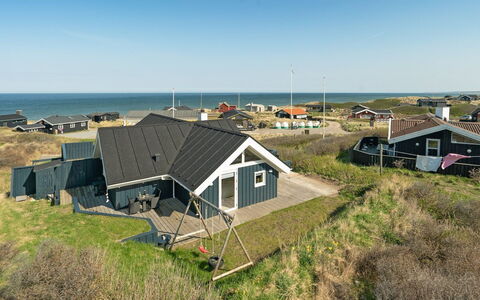 Alvilde - 100M from the Sea: Mobilia, Interior Design, Pavimentazione, Legna, Pavimento, Soffitto, Pavimento In Legno, Sedia, Tavolo, Illuminazione