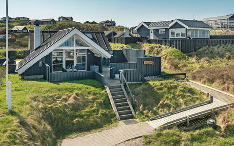 Alvilde - 100M from the Sea: Mobilia, Interior Design, Pavimentazione, Legna, Pavimento, Soffitto, Pavimento In Legno, Sedia, Tavolo, Illuminazione