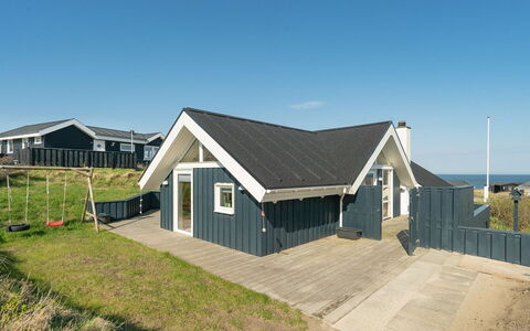 Alvilde - 100M from the Sea: Mobilia, Interior Design, Pavimentazione, Legna, Pavimento, Soffitto, Pavimento In Legno, Sedia, Tavolo, Illuminazione