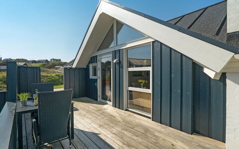 Alvilde - 100M from the Sea: Mobilia, Interior Design, Pavimentazione, Legna, Pavimento, Soffitto, Pavimento In Legno, Sedia, Tavolo, Illuminazione