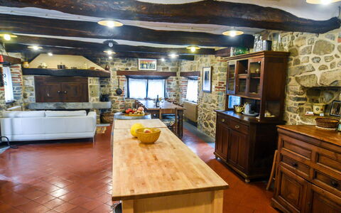 Casale Montanare: Mobilia, Tavolo, Cabinetry, Legna, Controsoffitto, Cucina, Interior Design, Costruzione, Pavimentazione, Pavimento