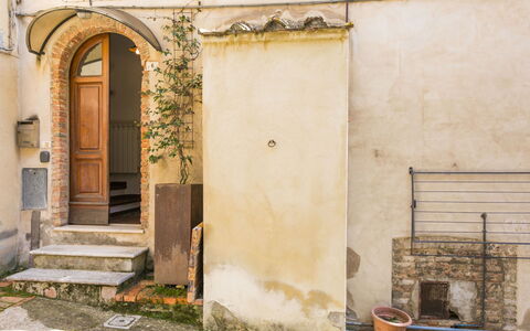 Casa Campau: Costruzione, Legna, Porta, Quartiere, Brick, Area Rurale, Facciata, Pianta, Manto Stradale, Tinte E Ombre