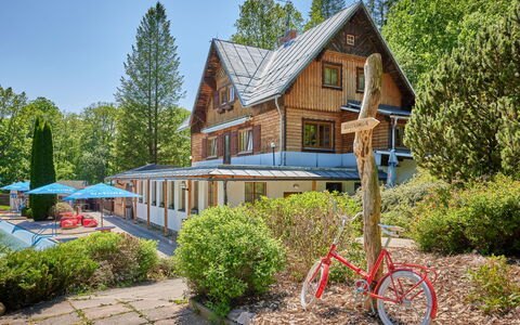 Krakonoš: Pianta, Cielo, Proprietà, Finestra, Ruota, Costruzione, Albero, Casa, Bicycle Wheel