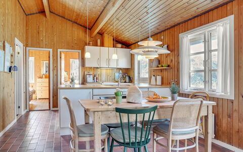 Solunka - 100M from the Sea: Interior Design, Mobilia, Legna, Soffitto, Pavimentazione, Lampada, Sala Da Pranzo, Pavimento, Casa, Cucina & Sala Da Pranzo Tavolo
