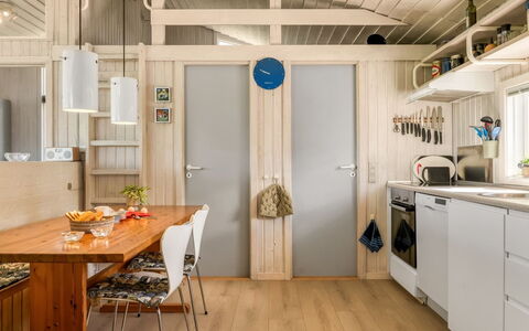 Sigrid - 400M from the Sea: Interior Design, Mobilia, Legna, Cucina, Pavimentazione, Soffitto, Pavimento, Controsoffitto, Lampada, Camera