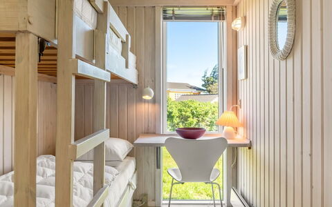 Sigrid - 400M from the Sea: Legna, Interior Design, Soffitto, Pavimento, Color Legno, Camera Da Letto, Letto, Lampada, Sedia, Latifoglie