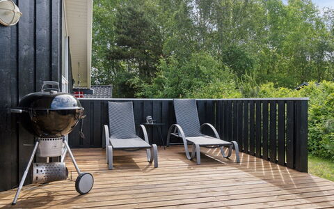 Alvy - 200M from the Sea: Legna, Casa, Portico, Deck, Latifoglie, Tetto, Color Legno, Pavimento In Legno, Eco Hotel