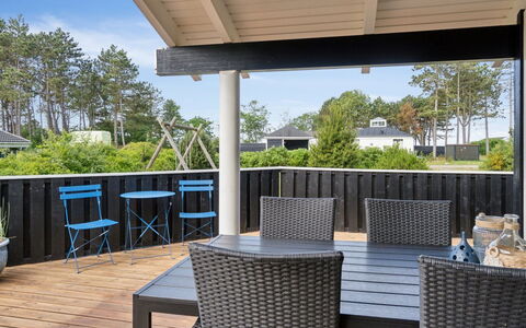 Alvy - 200M from the Sea: Legna, Casa, Portico, Deck, Latifoglie, Tetto, Color Legno, Pavimento In Legno, Eco Hotel