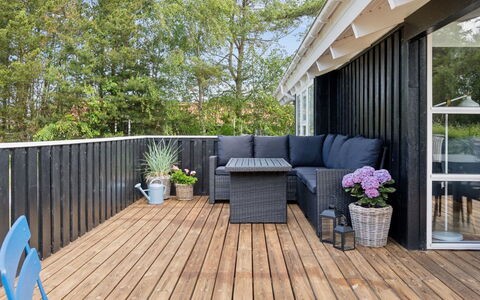 Alvy - 200M from the Sea: Legna, Casa, Portico, Deck, Latifoglie, Tetto, Color Legno, Pavimento In Legno, Eco Hotel