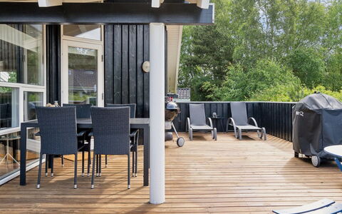Alvy - 200M from the Sea: Legna, Casa, Portico, Deck, Latifoglie, Tetto, Color Legno, Pavimento In Legno, Eco Hotel