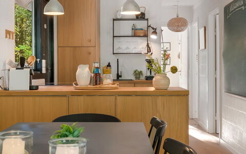 Olaf - 1.4Km from the Sea: Mobilia, Cucina, Controsoffitto, Interior Design, Legna, Lampada, Camera, Cabinetry, Cucina & Sala Da Pranzo Tavolo, Tavola