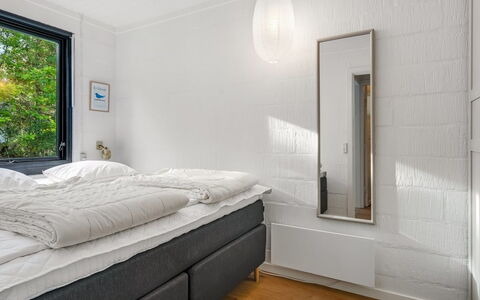 Olaf - 1.4Km from the Sea: Pavimentazione, Interior Design, Pavimento, Soffitto, Camera Da Letto, Camera, Bedding, Letto, Lenzuolo, Telaio Del Letto