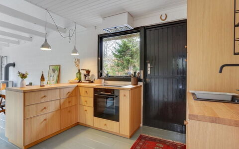 Olaf - 1.4Km from the Sea: Cucina, Controsoffitto, Legna, Elettrodomestico Da Cucina, Cabinetry, Interior Design, Mobilia, Idraulico Fixture, Pavimentazione, Lavello