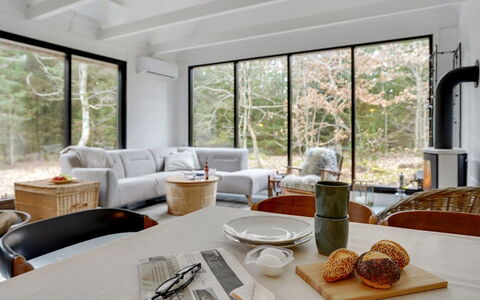 Olaf - 1.4Km from the Sea: Mobilia, Interior Design, Legna, Pavimentazione, Soffitto, Camera, Pavimento, Tavolo, Soggiorno, Casa
