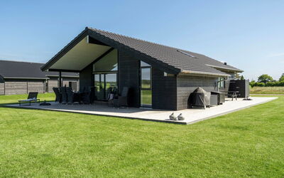 Thalie - 400M from the Sea