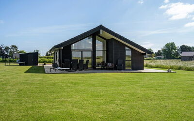 Thalie - 400M from the Sea