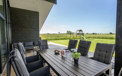 Thalie - 400M from the Sea