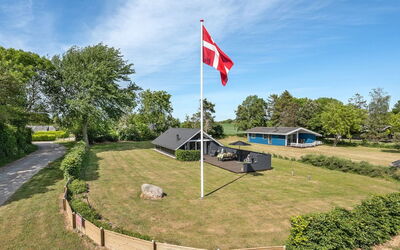 Herbert - 1Km from the Sea