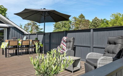 Herbert - 1Km from the Sea