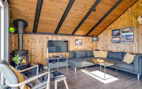Agnesa - 1.5Km from the Sea: Legna, Soffitto, Casa, Mobilia, Interior Design, Soggiorno, Divano, Villetta, Log Cabin, Latifoglie