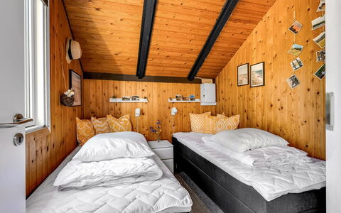Agnesa - 1.5Km from the Sea: Camera Da Letto, Letto, Legna, Lenzuolo, Bedding, Interior Design, Telaio Del Letto, Pavimento, Soffitto, Camera