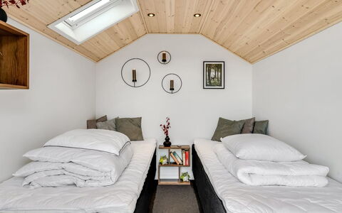 Agnesa - 1.5Km from the Sea: Camera Da Letto, Interior Design, Legna, Letto, Pavimento, Pavimentazione, Soffitto, Mobilia, Camera, Bedding