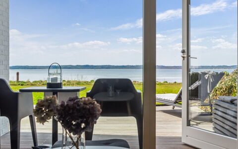 Monia - 20M from the Sea: Architettura, Tetto, Casa, Materiale Composito, Illuminazione Diurna, Raccordo, Driveway