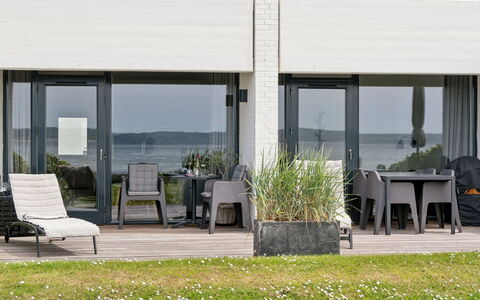 Monia - 20M from the Sea: Architettura, Tetto, Casa, Materiale Composito, Illuminazione Diurna, Raccordo, Driveway