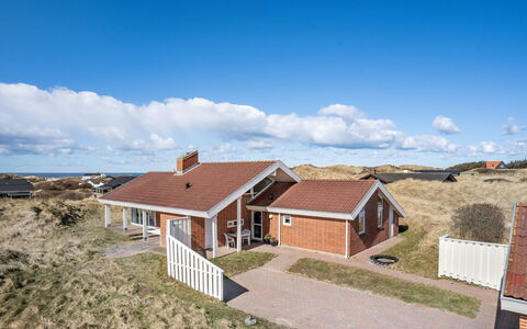 Ritha - 350M from the Sea: Legna, Tetto, Architettura, Casa, Casa, Villetta, Raccordo, Latifoglie, Pendenza, Estate