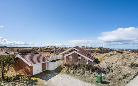 Ritha - 350M from the Sea: Legna, Tetto, Architettura, Casa, Casa, Villetta, Raccordo, Latifoglie, Pendenza, Estate