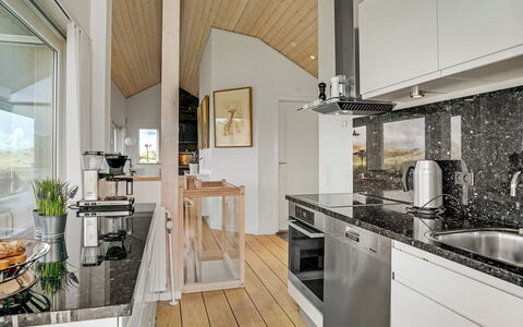 Ejvind - 100M from the Sea: Pavimentazione, Cucina, Interior Design, Legna, Controsoffitto, Soffitto, Pavimento, Pavimento In Legno, Mobilia, Cabinetry