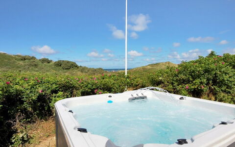 Ejvind - 100M from the Sea: Tempo Libero, Vasca Idromassaggio, Idraulico Fixture, Tropici, Piscina, Ricorrere, Vasca Da Bagno, Caraibico, Spiaggia