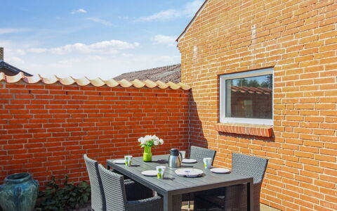 Kiersten - 5Km from the Sea: Zona Residenziale, Tetto, Sobborgo, Driveway, Estate, Camino