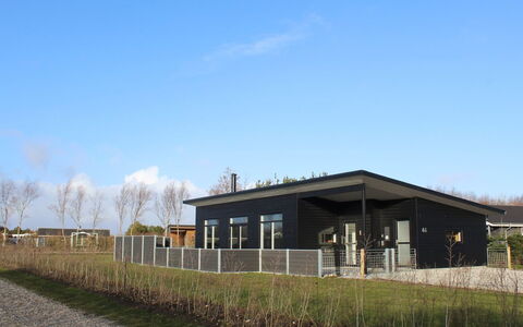 Gela - 1.3Km to the Fjord: Architettura, Tetto, Casa, Materiale Composito, Illuminazione Diurna, Raccordo, Driveway