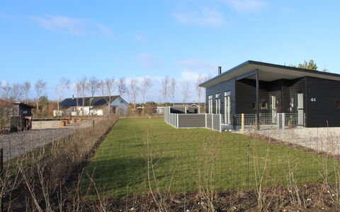 Gela - 1.3Km to the Fjord: Architettura, Tetto, Casa, Materiale Composito, Illuminazione Diurna, Raccordo, Driveway