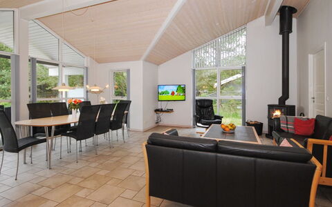 Tamika - 950M from the Sea: Divano, Soggiorno, Interior Design, Pavimentazione, Pavimento, Casa, Soffitto, Latifoglie