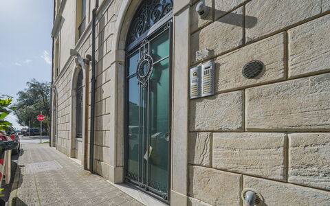 Appartamento Amedeo: Nube, Cielo, Pianta, Proprietà, Costruzione, Finestra, Fiore, Architettura, Urban Design, Quartiere