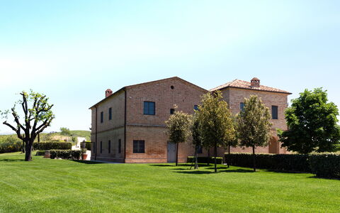 Podere D'Asso: Cielo, Pianta, Proprietà, Costruzione, Finestra, Albero, Lotto, Erba, Casa, Porta