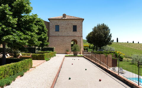 Podere D'Asso: Pianta, Cielo, Proprietà, Costruzione, Albero, Casa, Finestra, Erba, Tempo Libero, Ricreazione