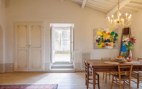 La Terrazza Sulla Valle: Costruzione, Porta, Tavolo, Legna, Interior Design, Architettura, Finestra, Casa, Pavimentazione, Pavimento