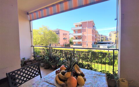 Casa Maccianti: Tavolo, Pianta, Nube, Cielo, Costruzione, Proprietà, Tavola, Sedia, Interior Design, Mobili Da Esterno