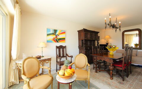 Riviera Park: Camera, Giallo, Proprietà, Interior Design, Mobilia, Soggiorno, Costruzione, Casa, Immobiliare, Tavolo