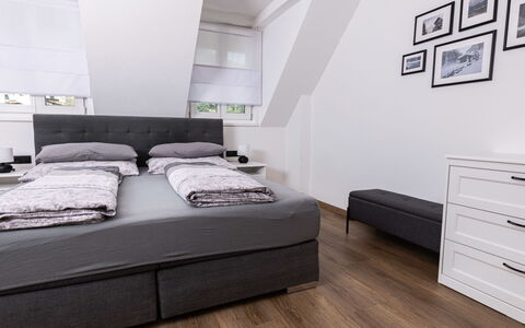 Katharina: Letto, Mobilia, Camera Da Letto, Interior Design, Bedding, Pavimentazione, Lenzuolo, Pavimento, Casa, Camera
