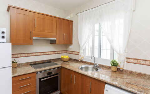 Peñismar Ii: Cabinetry, Controsoffitto, Proprietà, Mobilia, Lavello, Legna, Interior Design, Cassetto, Cucina, Cucina Stufa